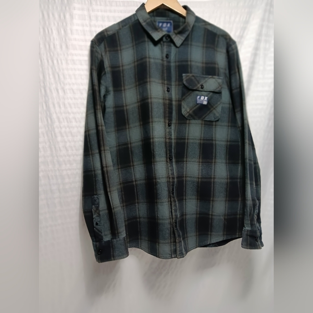 Fox Racing Men's Long sleeve Plaid Flannel button down shirt.  Size L